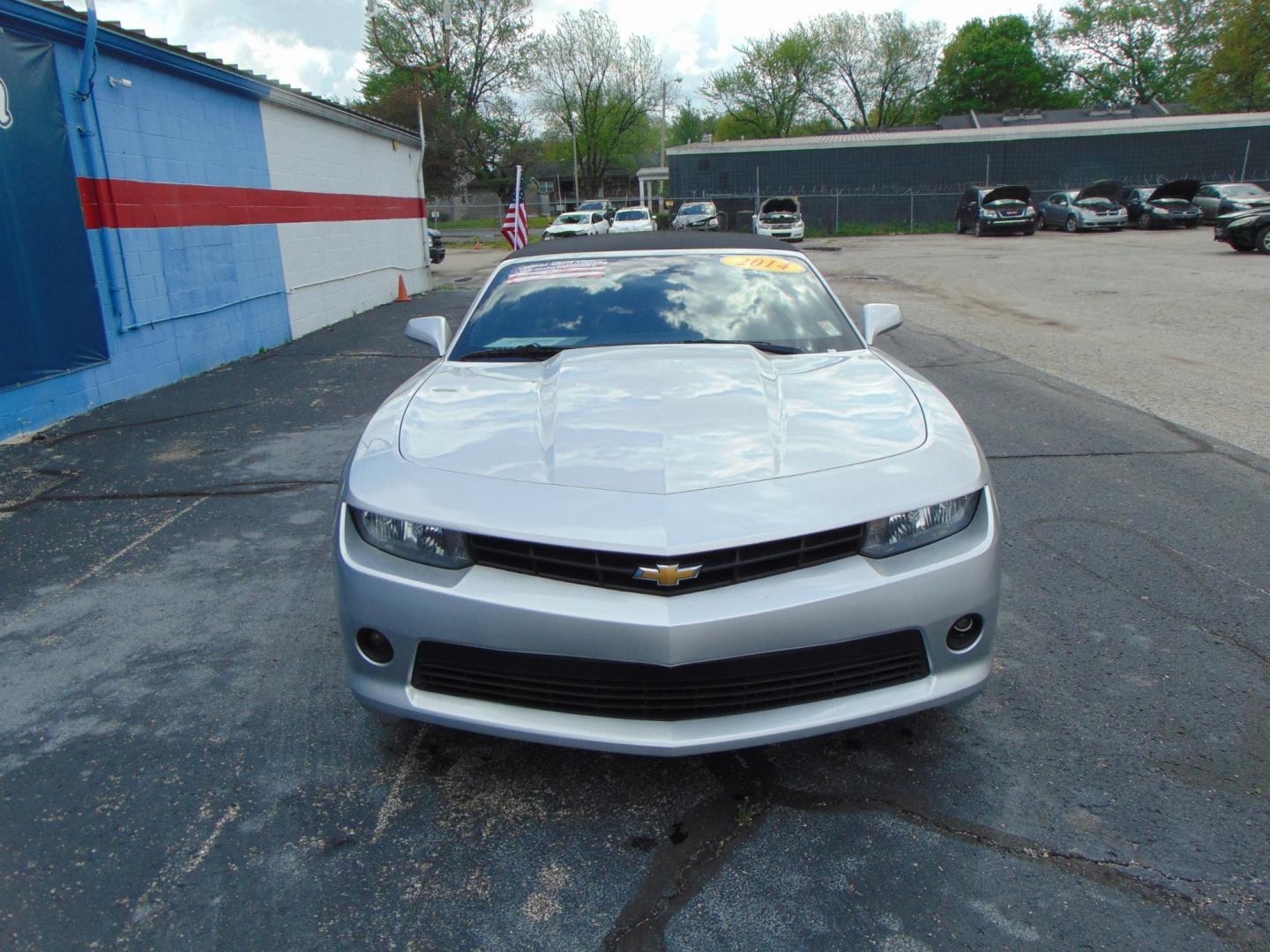 2014 Chevrolet Camaro (2G1FB3D39E9) , located at 2105 Dixie Hwy, Louisville, KY, 40210, (502) 772-3333, 38.220932, -85.795441 - Photo#3